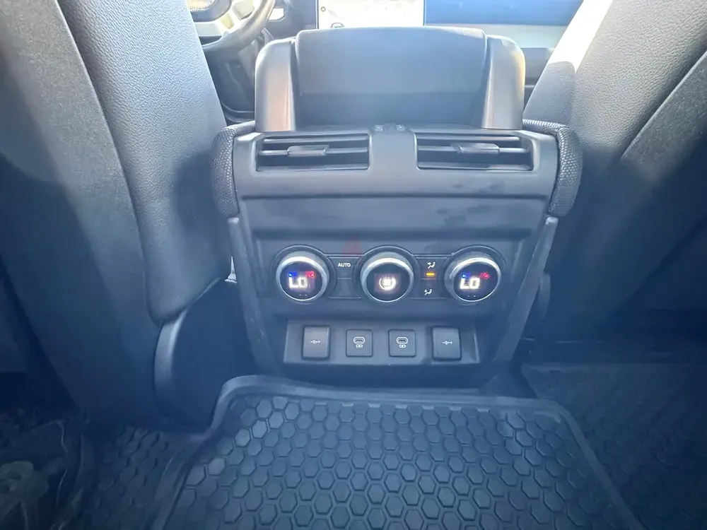 2022 Land Rover Defender 110 SE P400 | American Specs | Pristine Condition - Image 8