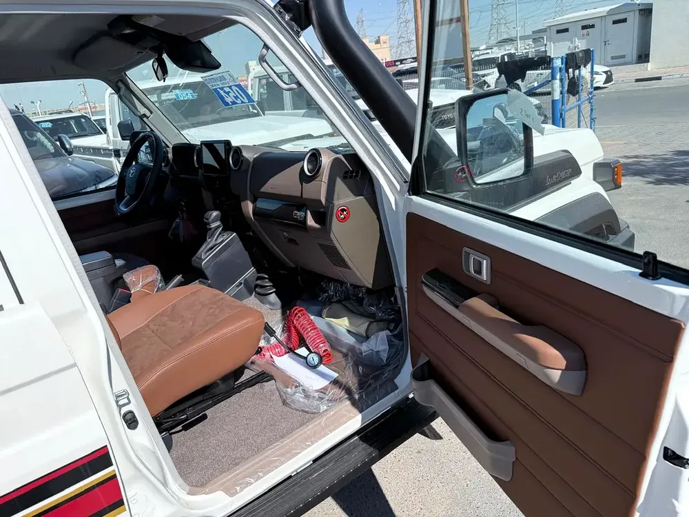 L/C H.TOP 2.8L DSL A/T FULL OPTION 5DOOR 2025 GCC WITH RADAR - Image 11