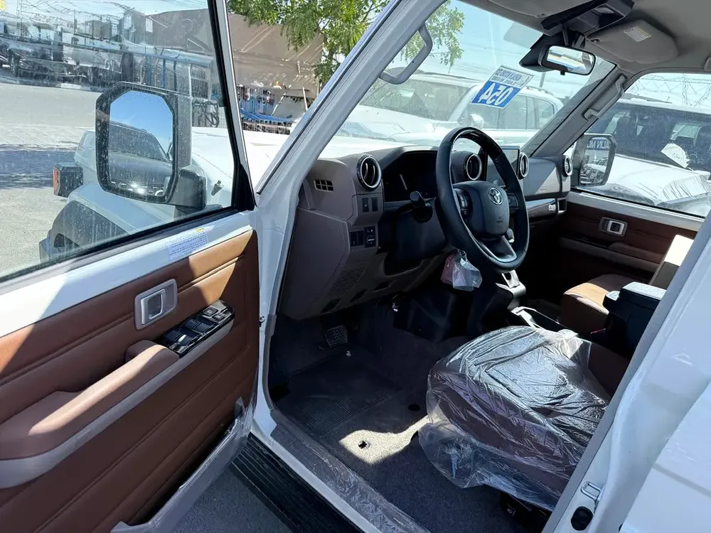 L/C H.TOP 2.8L DSL A/T FULL OPTION 5DOOR 2025 GCC WITH RADAR - Image 14