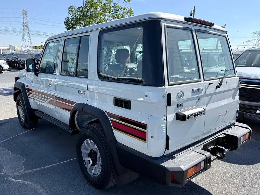 L/C H.TOP 2.8L DSL A/T FULL OPTION 5DOOR 2025 GCC WITH RADAR - Image 15