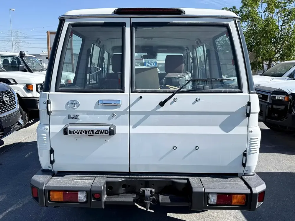 L/C H.TOP 2.8L DSL A/T FULL OPTION 5DOOR 2025 GCC WITH RADAR - Image 16