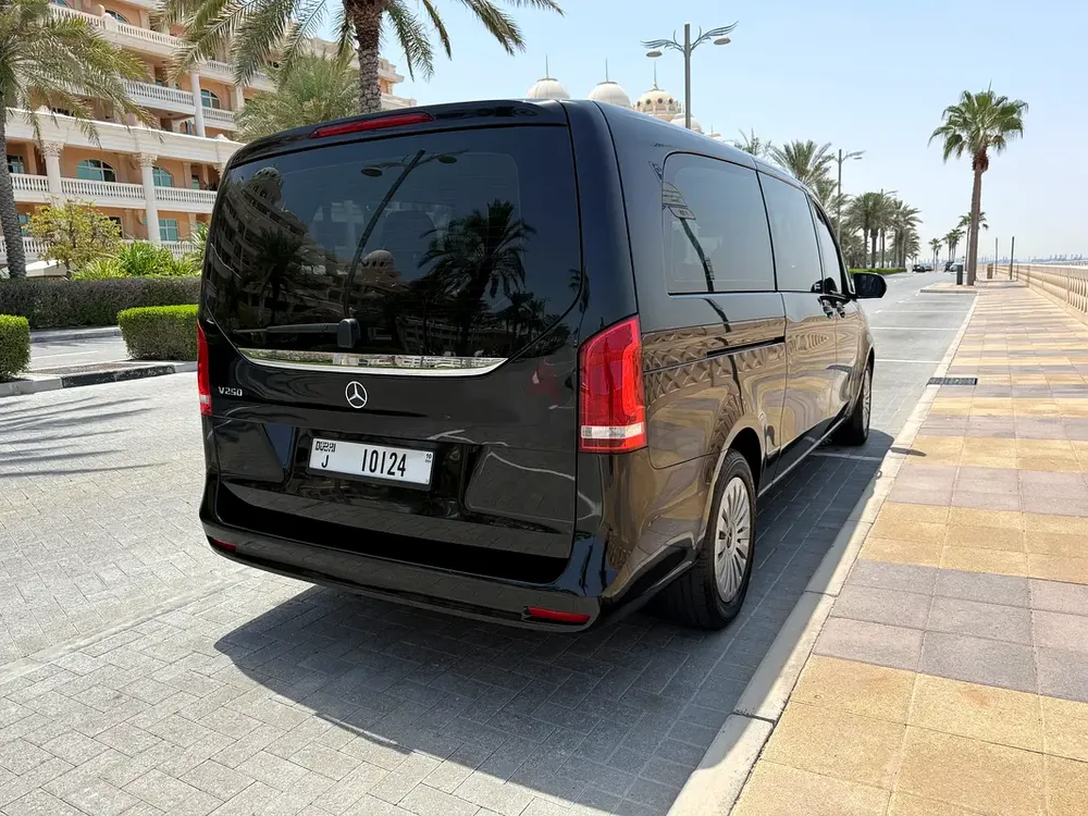2024 Mercedes-Benz V250 | GCC Specs | 8-Seaters - Image 4
