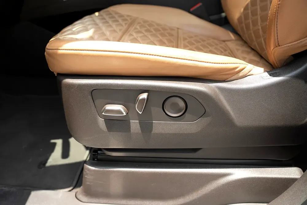 2022 Cadillac Escalade 600 Luxury | GCC Specs | Pristine Condition - Image 11