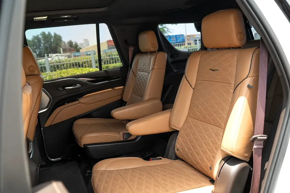 2022 Cadillac Escalade 600 Luxury | GCC Specs | Pristine Condition - Image 5