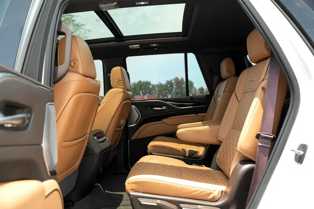 2022 Cadillac Escalade 600 Luxury | GCC Specs | Pristine Condition - Image 6