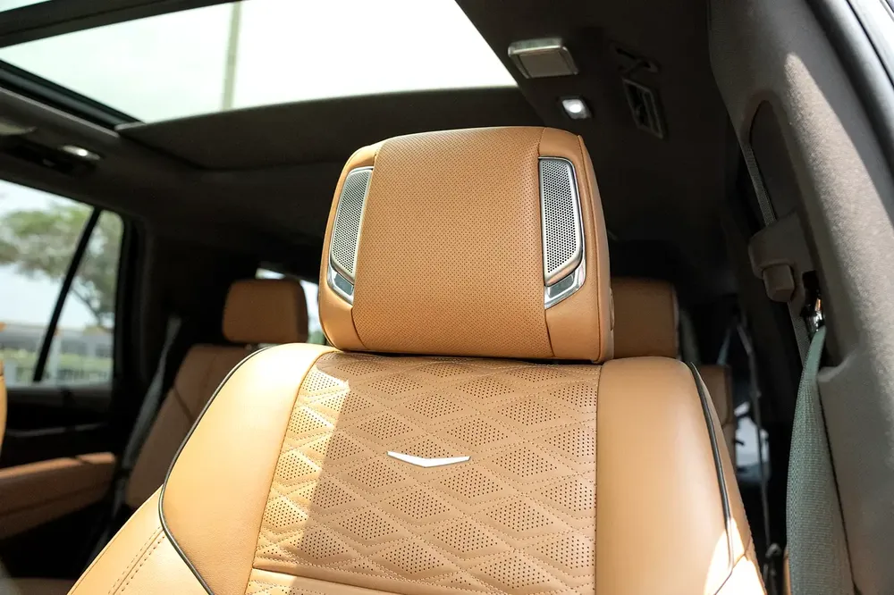 2022 Cadillac Escalade 600 Luxury | GCC Specs | Pristine Condition - Image 9