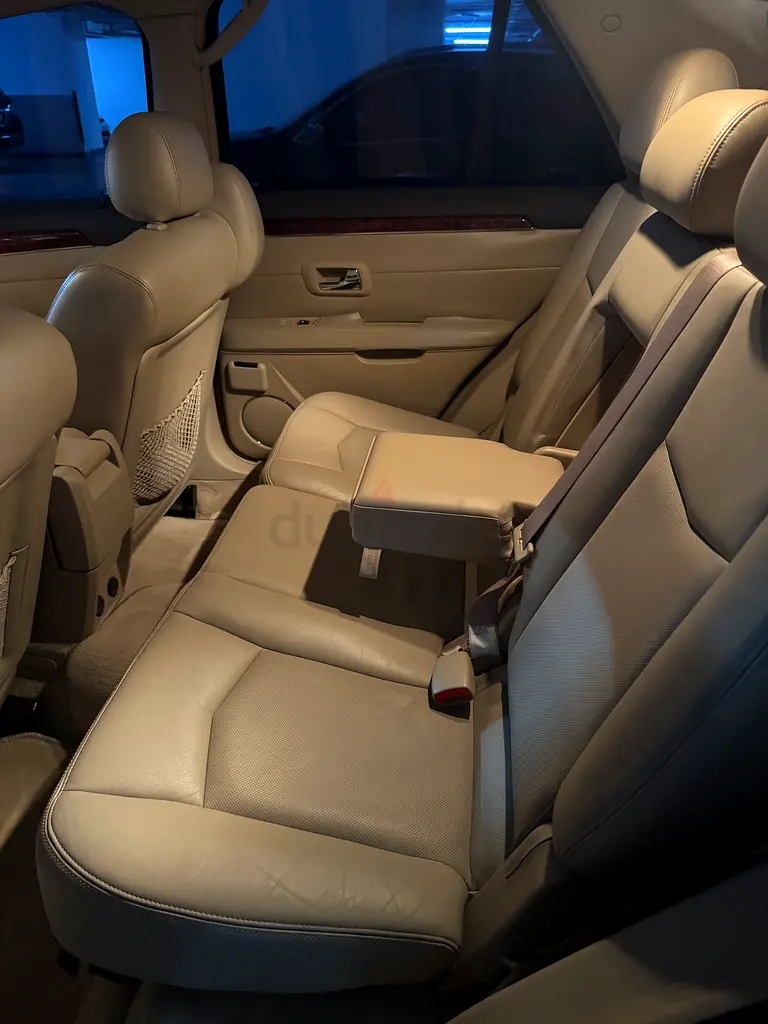 Cadillac SRX 2009 GCC LOW MILEAGE - Image 10
