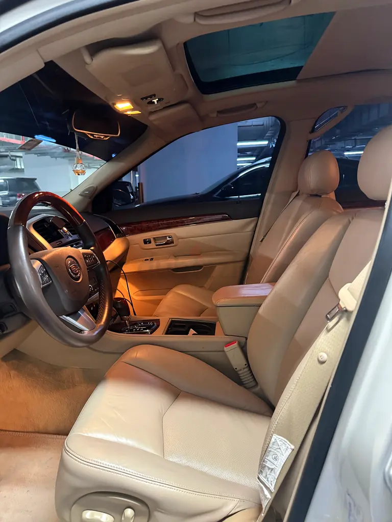 Cadillac SRX 2009 GCC LOW MILEAGE - Image 13
