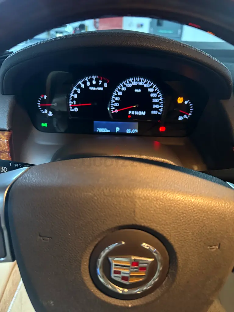 Cadillac SRX 2009 GCC LOW MILEAGE - Image 5