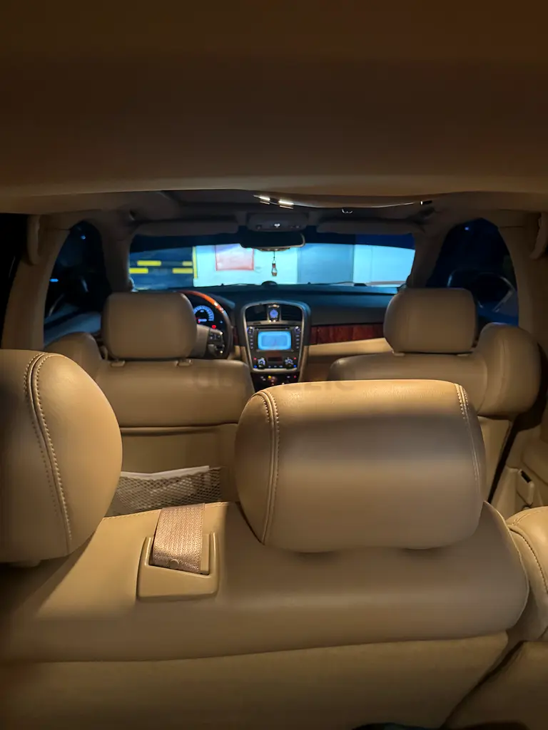 Cadillac SRX 2009 GCC LOW MILEAGE - Image 8