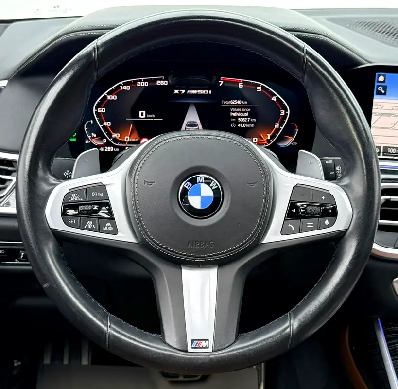2022 BMW X7 M50i M-Sport, 2027 BMW Warranty + Service Pack, Full BMW Service History, 7 Seater, GCC - Image 15