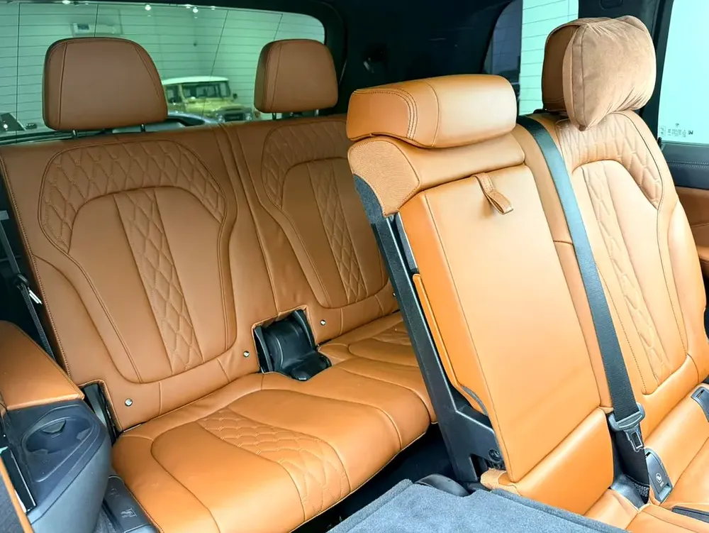 2022 BMW X7 M50i M-Sport, 2027 BMW Warranty + Service Pack, Full BMW Service History, 7 Seater, GCC - Image 19
