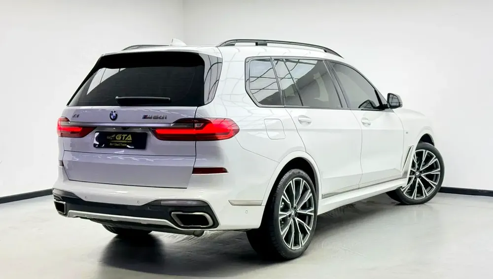 2022 BMW X7 M50i M-Sport, 2027 BMW Warranty + Service Pack, Full BMW Service History, 7 Seater, GCC - Image 4