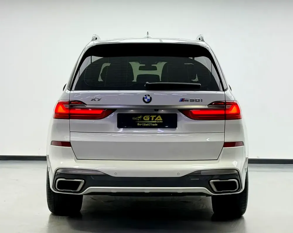 2022 BMW X7 M50i M-Sport, 2027 BMW Warranty + Service Pack, Full BMW Service History, 7 Seater, GCC - Image 5