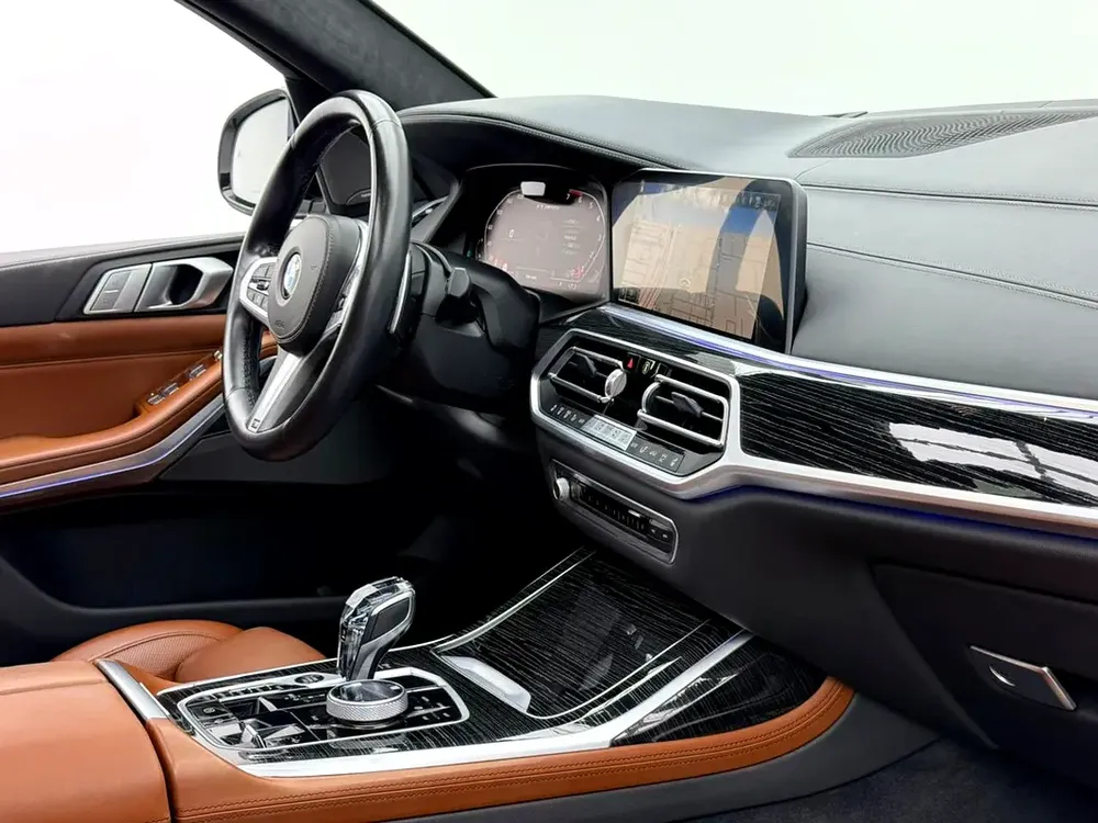 2022 BMW X7 M50i M-Sport, 2027 BMW Warranty + Service Pack, Full BMW Service History, 7 Seater, GCC - Image 7