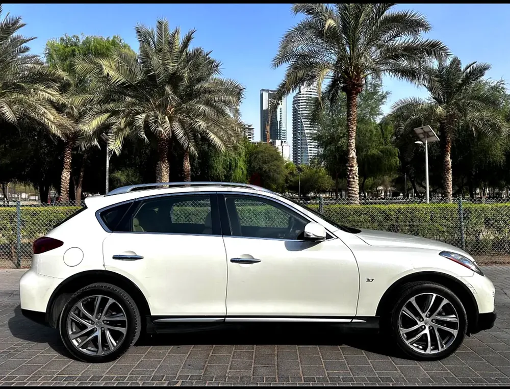 Infiniti QX50 Luxury 2018 | GCC Specs | Pristine Condition - Image 4