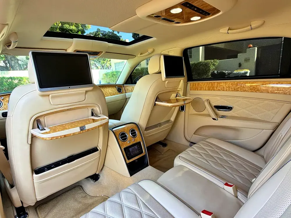 GCC UNDER BENTLEY WARRANTY FSH - Image 12