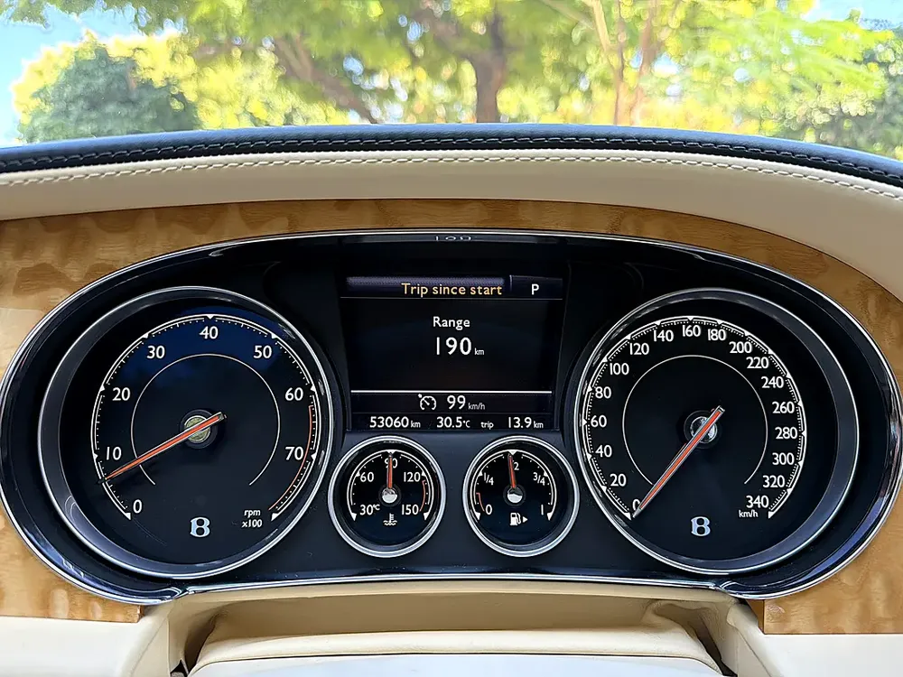 GCC UNDER BENTLEY WARRANTY FSH - Image 16