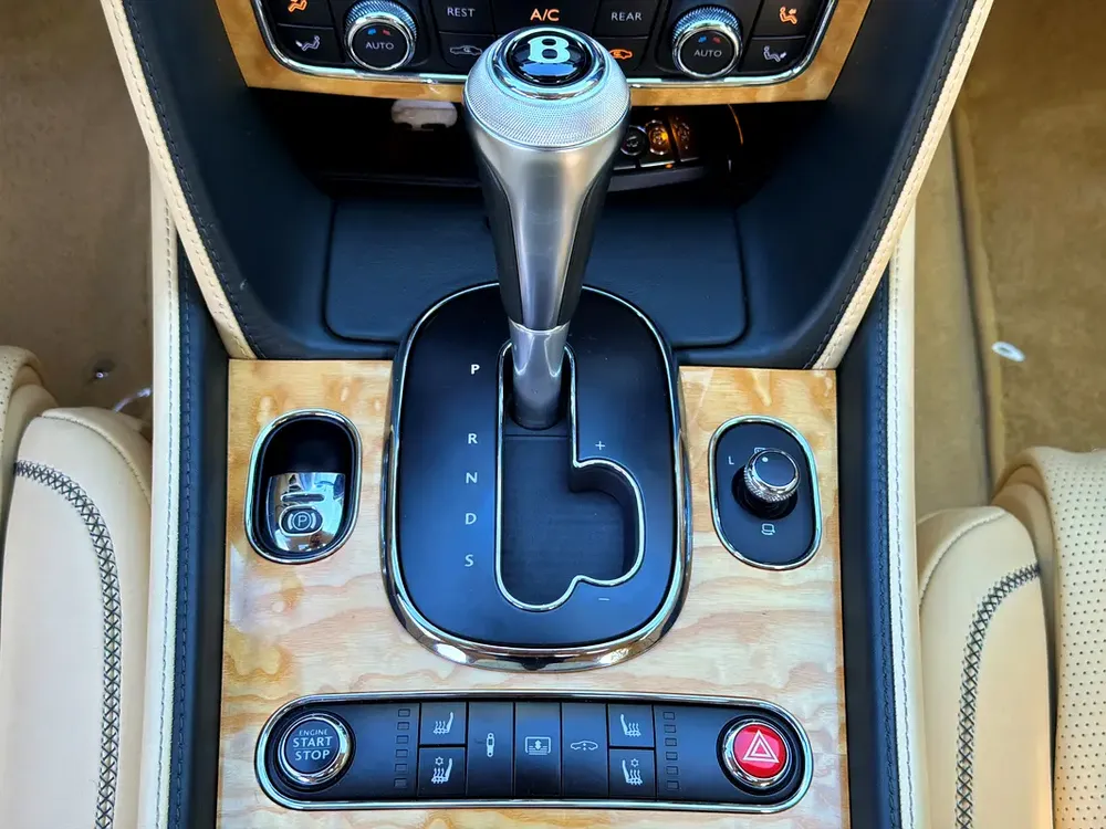GCC UNDER BENTLEY WARRANTY FSH - Image 18