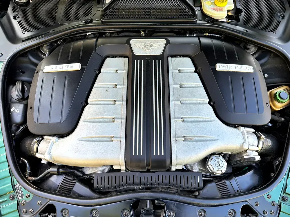 GCC UNDER BENTLEY WARRANTY FSH - Image 19