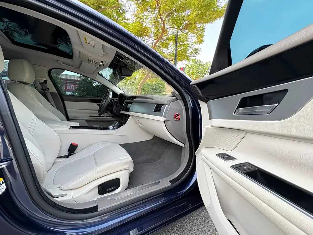 JAGUAR XF 25T / 2016 / GCC / AGENCY MAINTAINED / ORIGINAL PLAN / PERFECT CONDITION / 2KEYS - Image 13