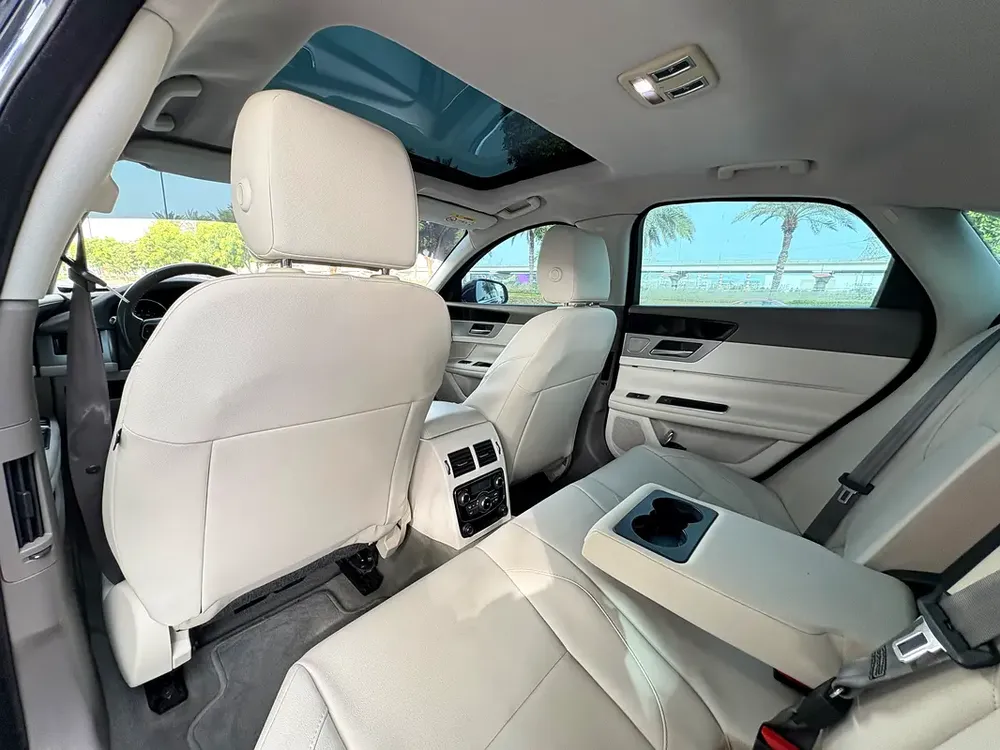 JAGUAR XF 25T / 2016 / GCC / AGENCY MAINTAINED / ORIGINAL PLAN / PERFECT CONDITION / 2KEYS - Image 14