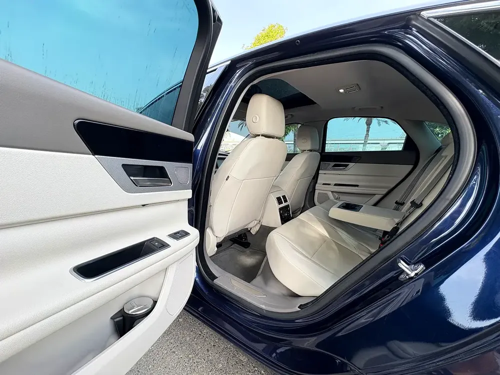 JAGUAR XF 25T / 2016 / GCC / AGENCY MAINTAINED / ORIGINAL PLAN / PERFECT CONDITION / 2KEYS - Image 5