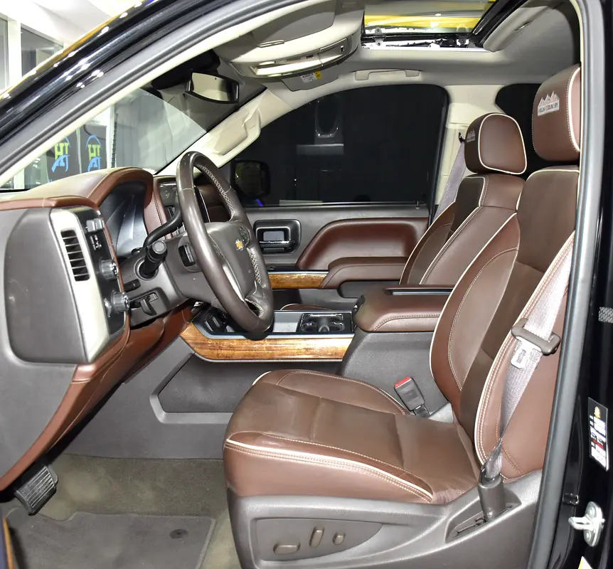 ORIGINAL PAINT ( صبغ وكاله ) Chevrolet Silverado High Country 4x4 6.2 L ( 2017 Model ) GCC Specs - Image 10