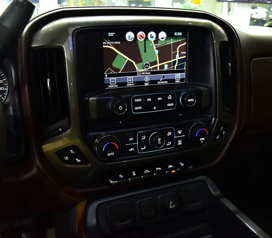 ORIGINAL PAINT ( صبغ وكاله ) Chevrolet Silverado High Country 4x4 6.2 L ( 2017 Model ) GCC Specs - Image 14