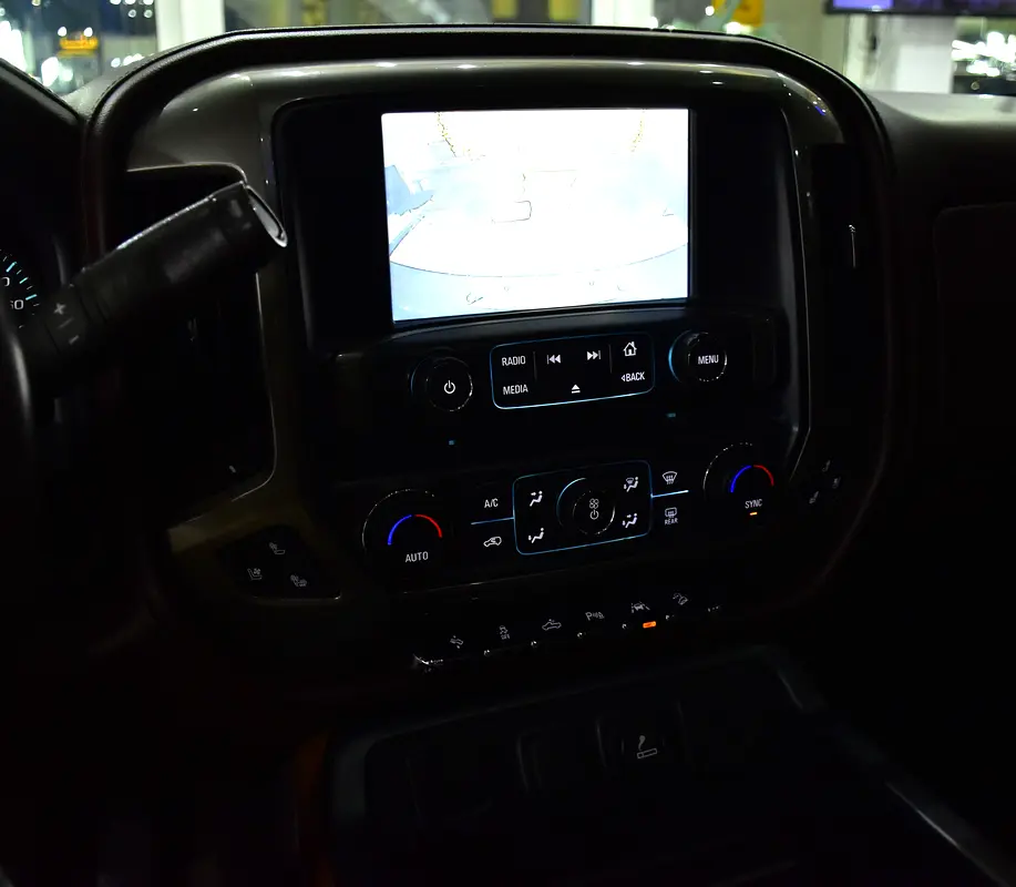 ORIGINAL PAINT ( صبغ وكاله ) Chevrolet Silverado High Country 4x4 6.2 L ( 2017 Model ) GCC Specs - Image 15