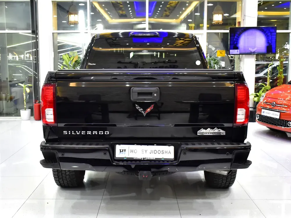 ORIGINAL PAINT ( صبغ وكاله ) Chevrolet Silverado High Country 4x4 6.2 L ( 2017 Model ) GCC Specs - Image 5