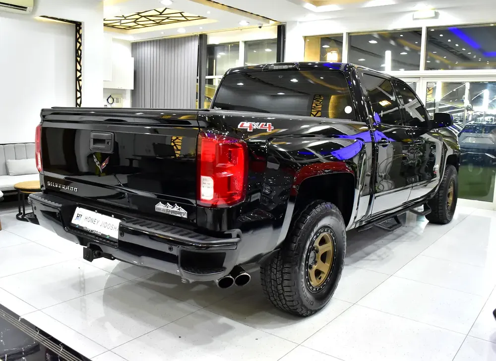 ORIGINAL PAINT ( صبغ وكاله ) Chevrolet Silverado High Country 4x4 6.2 L ( 2017 Model ) GCC Specs - Image 6