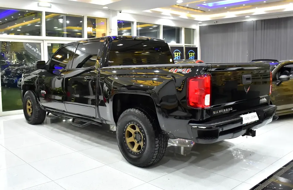 ORIGINAL PAINT ( صبغ وكاله ) Chevrolet Silverado High Country 4x4 6.2 L ( 2017 Model ) GCC Specs - Image 7