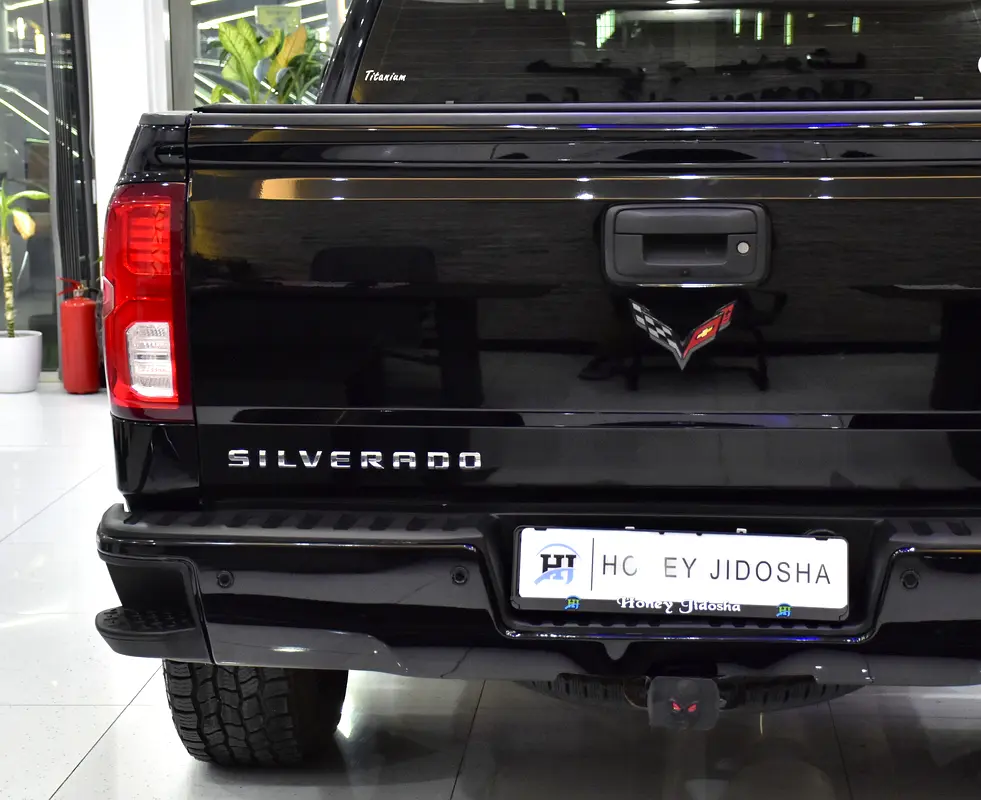 ORIGINAL PAINT ( صبغ وكاله ) Chevrolet Silverado High Country 4x4 6.2 L ( 2017 Model ) GCC Specs - Image 8