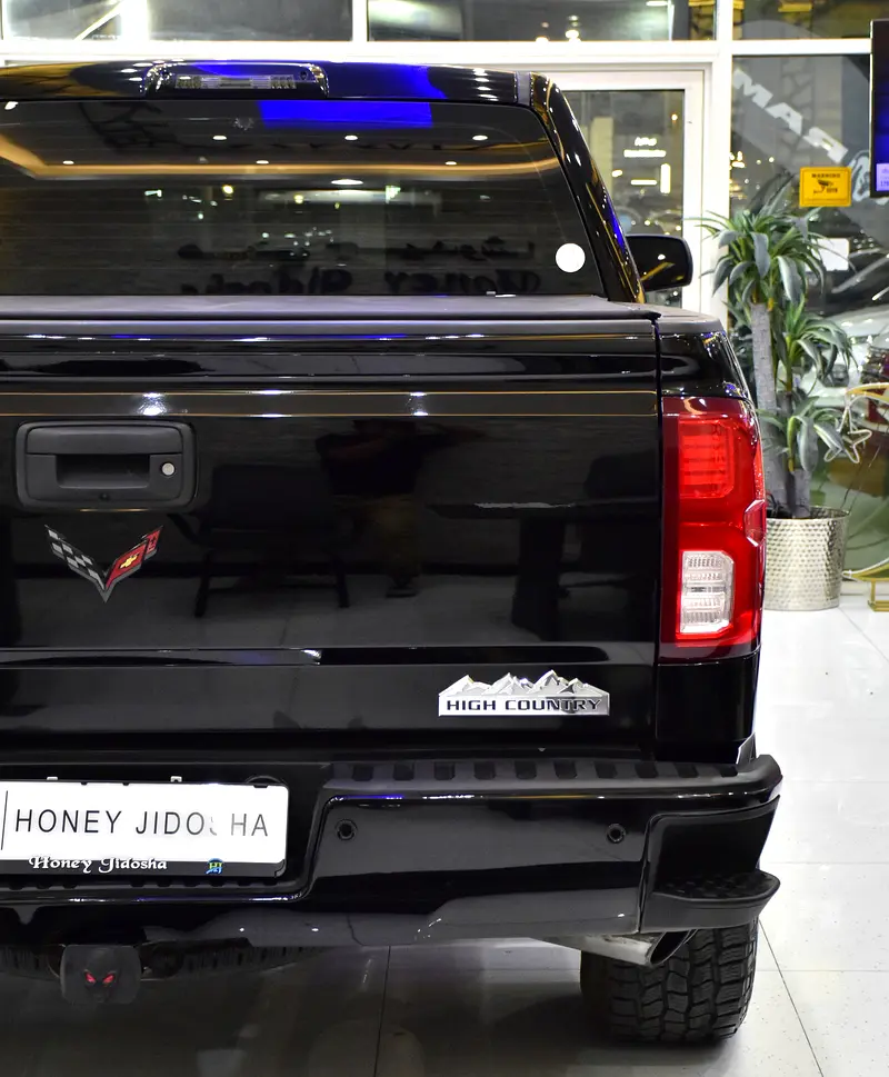 ORIGINAL PAINT ( صبغ وكاله ) Chevrolet Silverado High Country 4x4 6.2 L ( 2017 Model ) GCC Specs - Image 9