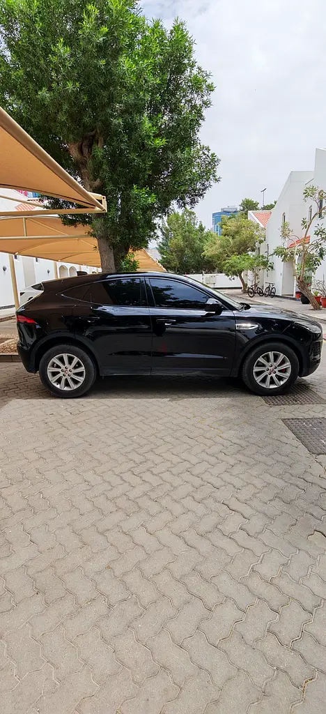 Jaguar E-Pace 2019 Standard - GCC Specs - Image 6