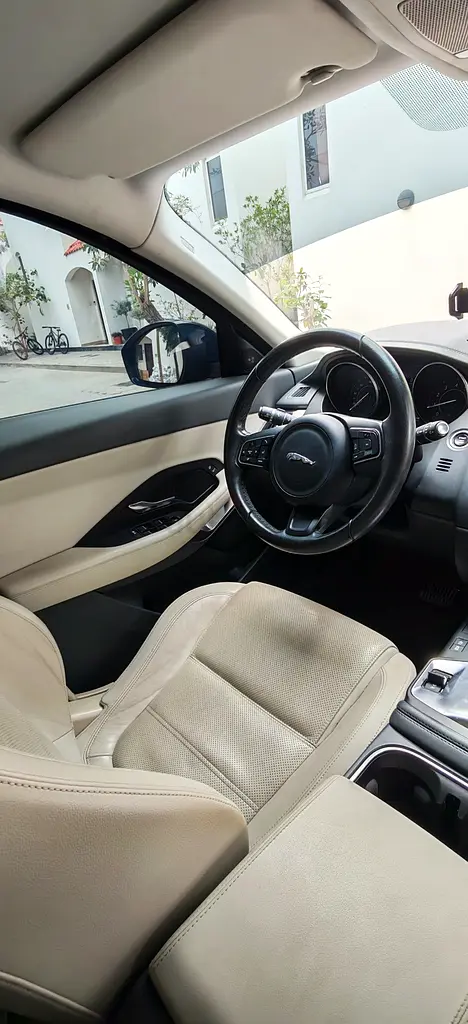 Jaguar E-Pace 2019 Standard - GCC Specs - Image 9