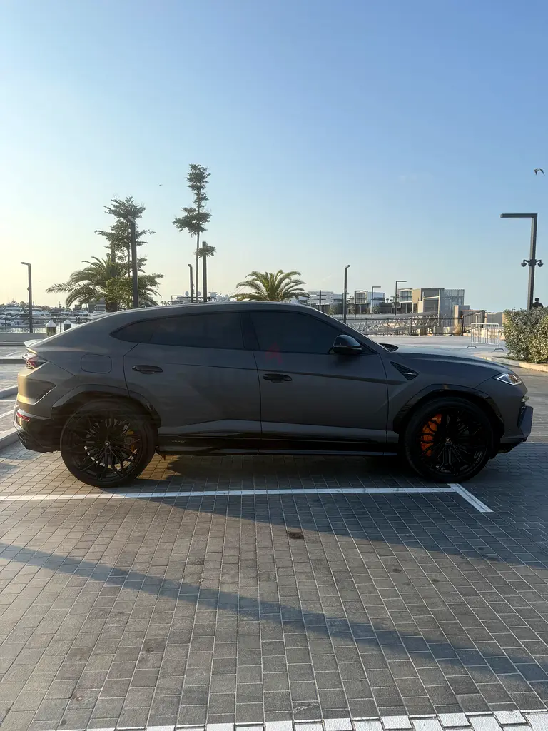 Lamborghini urus se - Image 9