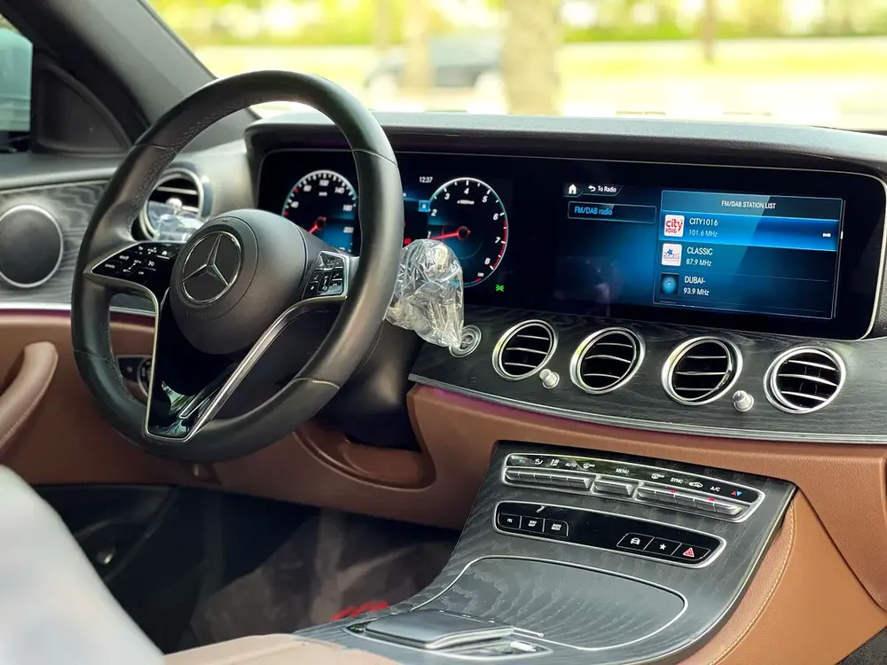 Mercedes Benz E 300 AMG 
2021 Mode - Image 10