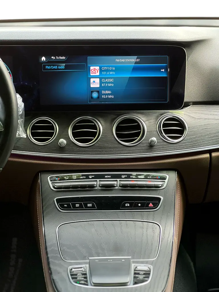Mercedes Benz E 300 AMG 
2021 Mode - Image 12
