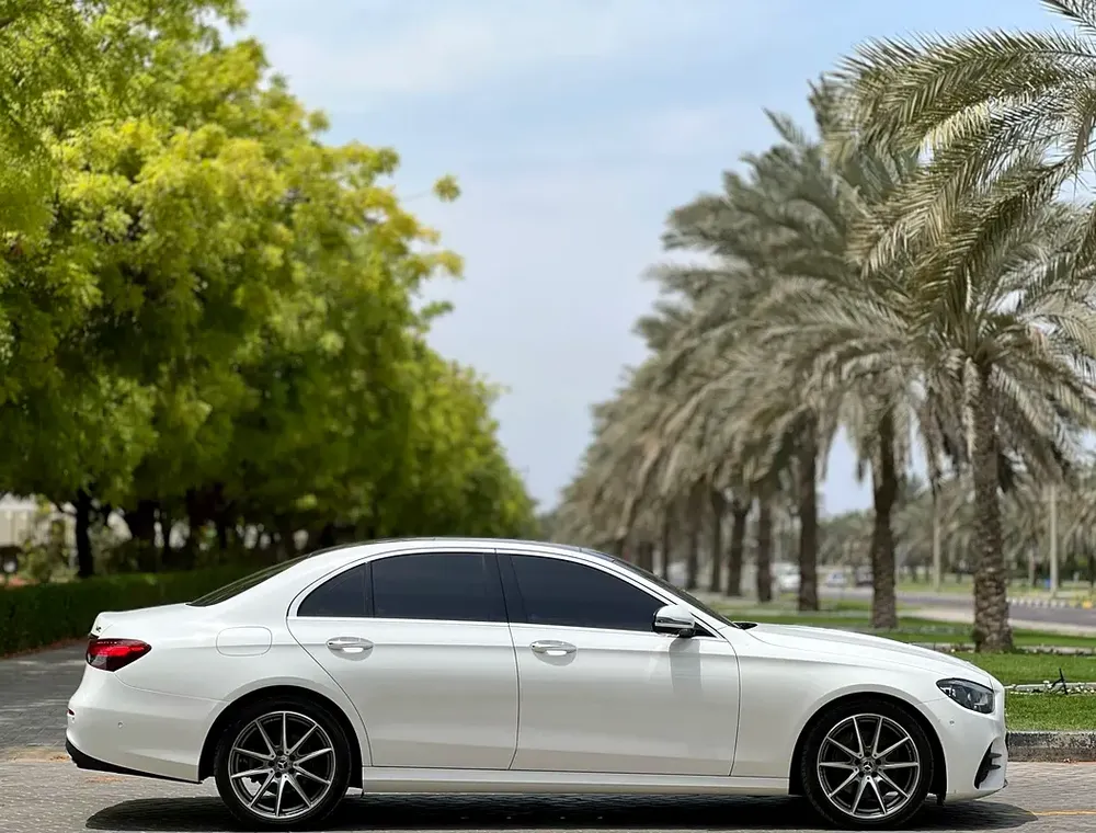 Mercedes Benz E 300 AMG 
2021 Mode - Image 4