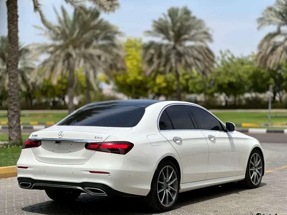Mercedes Benz E 300 AMG 
2021 Mode - Image 7