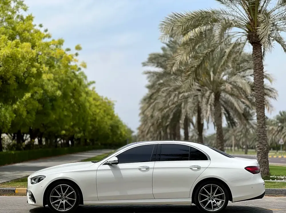 Mercedes Benz E 300 AMG 
2021 Mode - Image 8