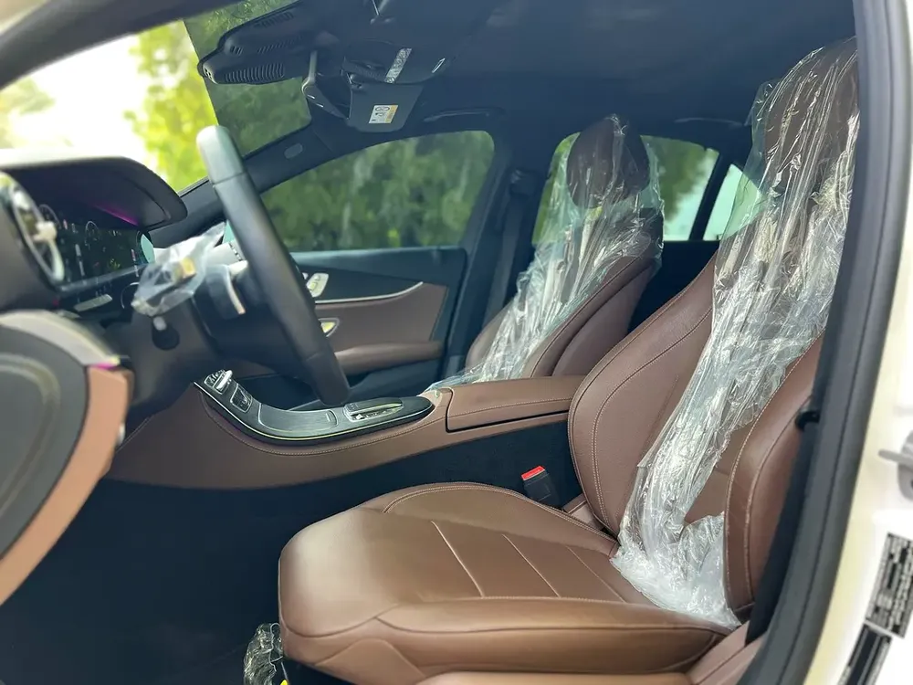 Mercedes Benz E 300 AMG 
2021 Mode - Image 9