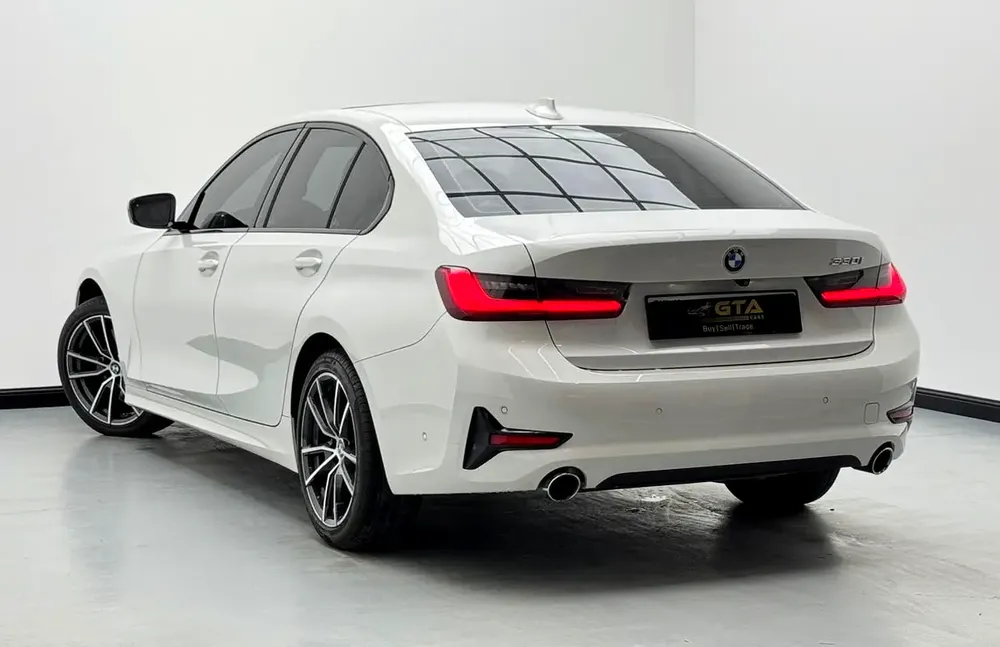 2019 BMW 330i, BMW Service History, 1 Year Warranty, Excellent Condition, GCC - Image 4