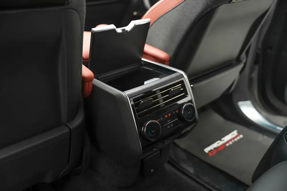 2025 RANGE ROVER SV WITH WARRANTY - Image 14