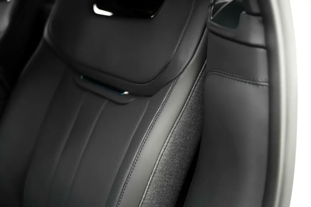 2025 RANGE ROVER SV WITH WARRANTY - Image 16
