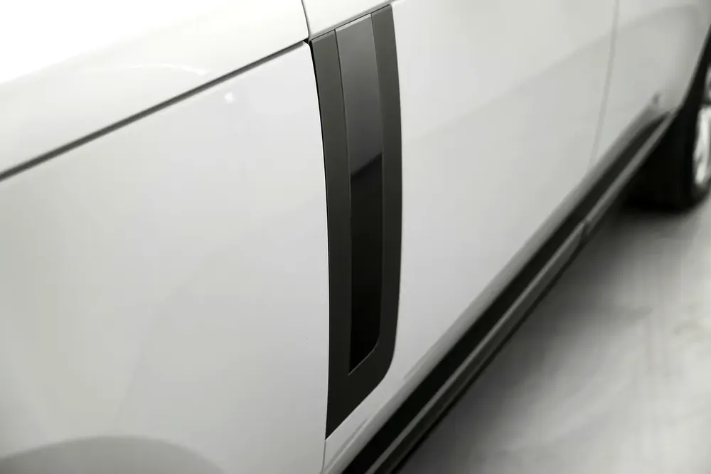 2025 RANGE ROVER SV WITH WARRANTY - Image 20