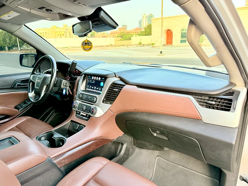 2019 GMC YUKON SLE 5.3L V8 CANADIAN SPECIFICATION IN VERY EXCELLENT CONDITION - Image 14