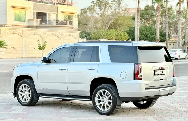 2019 GMC YUKON SLE 5.3L V8 CANADIAN SPECIFICATION IN VERY EXCELLENT CONDITION - Image 4